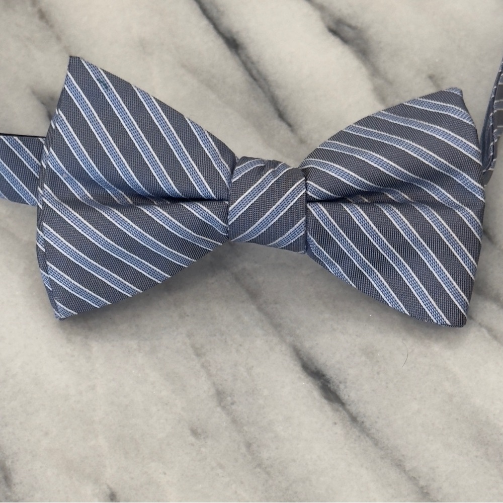 New Mens Ryan Seacrest Distinction Gray Madison Stripe Silk Pre-Tied Bow Tie